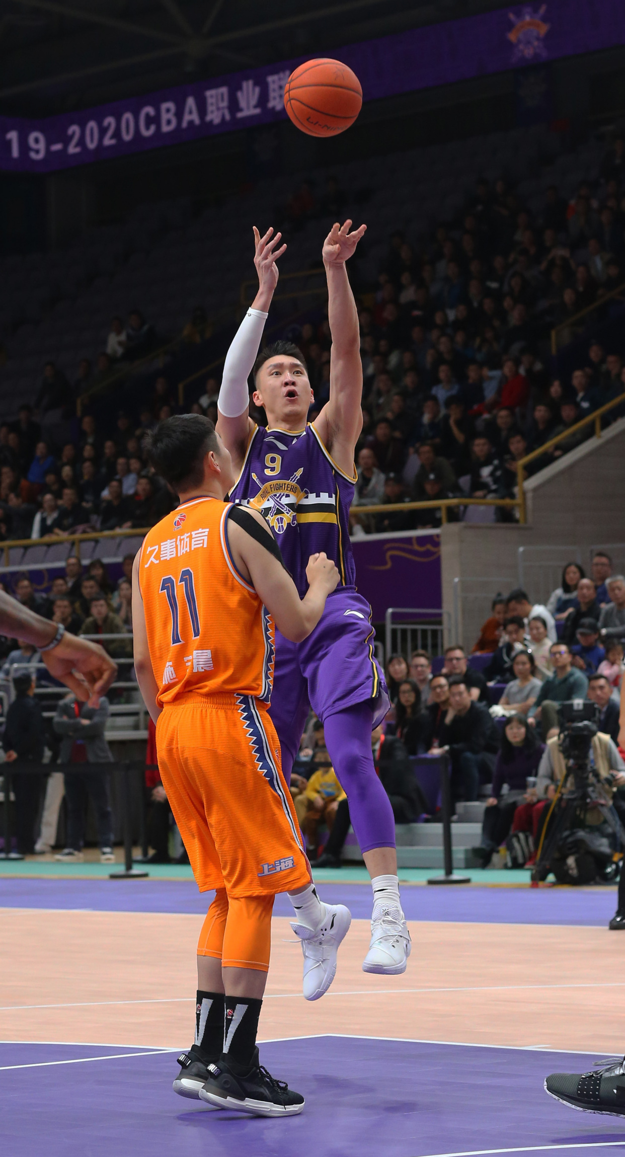 包含今晚上海久事备战全明星赛，临场应变细节曝光，更衣室稳定，数据趋势出现新变化的词条