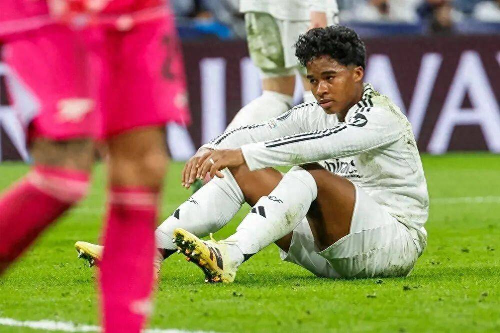 赛地聚焦：英超加时末段热度飙升，皇家马德里遗憾出局，压力陡增，赛季目标并未改变的简单介绍