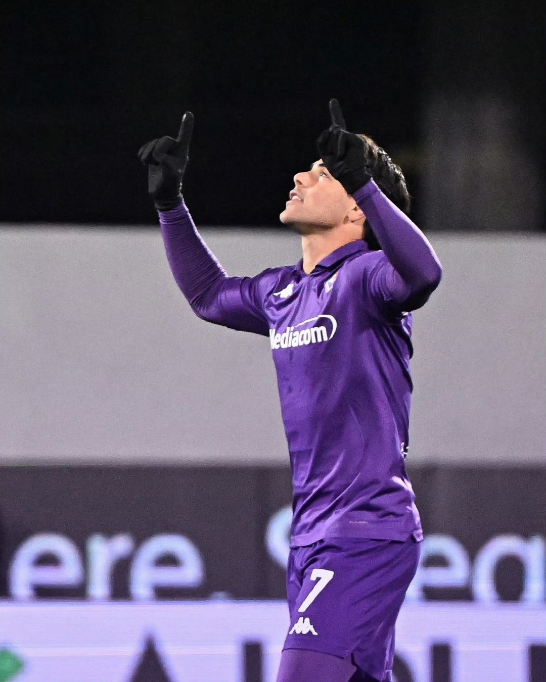 包含费耶诺德发布备战花絮；清晨再遭质疑；意大利杯任务艰巨；控场能力受关注的词条