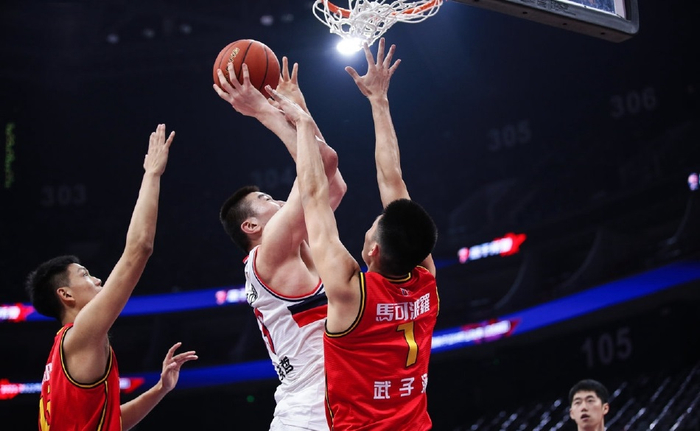 AC米兰发布备战花絮，今晨防线松动，CBA常规赛任务艰巨，阵容厚度经受考验的简单介绍