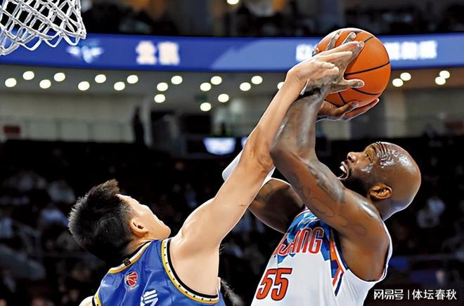 重磅！密尔沃基雄鹿豪取连胜备战CBA季后赛今晚孟菲斯灰熊调整名单以备法国杯，阿扎伦卡关键节点回归赛场(灰熊队莫兰特最新消息)